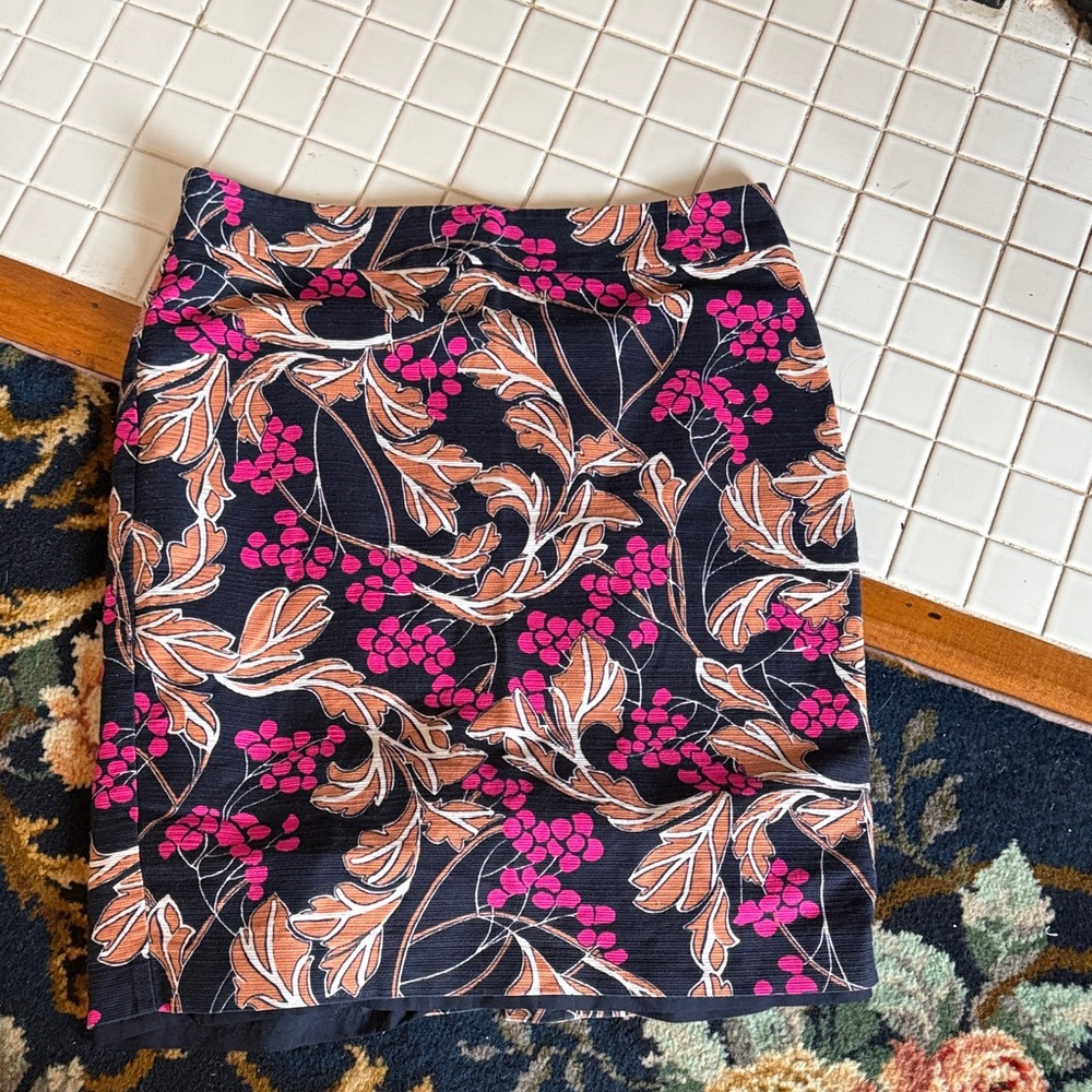Ann Taylor Pink and black-  Floral Pencil Skirt-‎ worn about 5 times